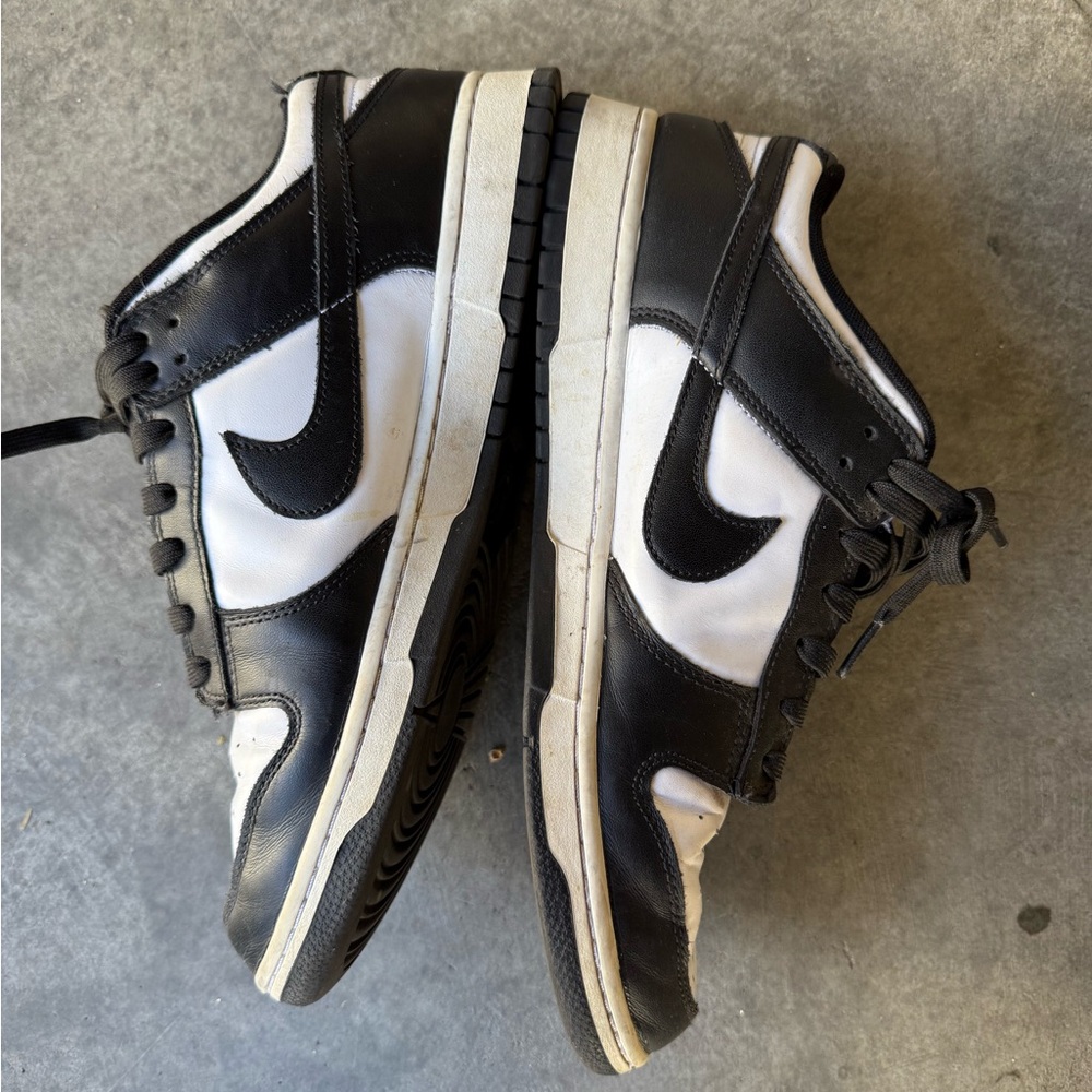 Nike Men's Classic Black and White Sneakers